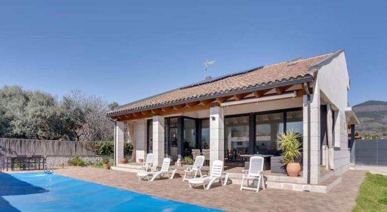 Pleasant vacation home with pool | Pets allowed in Ávila