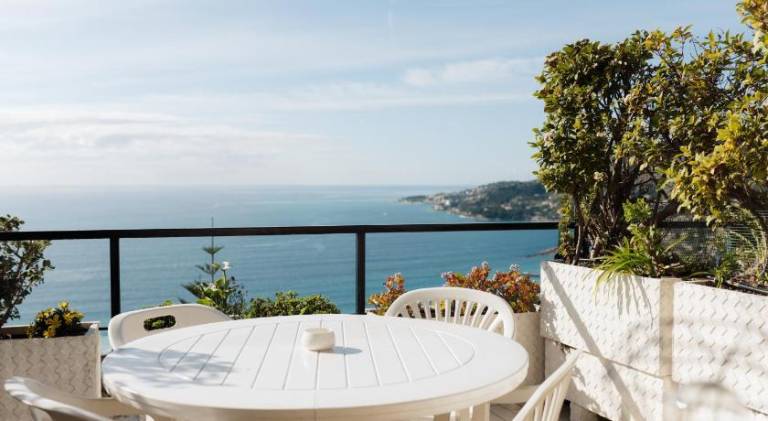 Holiday apartment with pool | Pets are welcome in Sanremo
