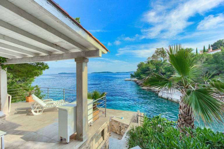 Villa with yard, patio & private pool — photo 3