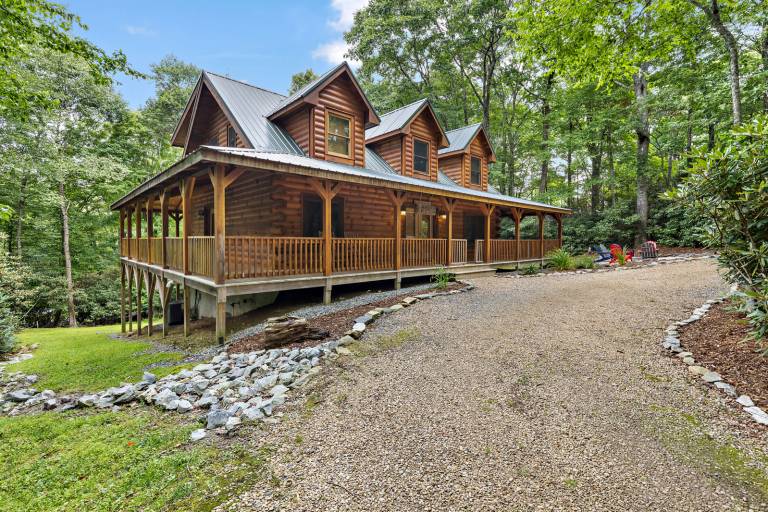 Child-friendly cabin with jacuzzi & BBQ | Mountain view | Dogs allowed — photo 2