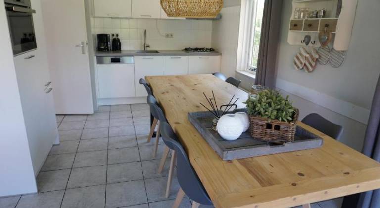 Fully equipped beautiful vacation home with grill, patio & garden | Pet-friendly — photo 4