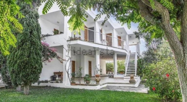 Villa with grill, garden & patio in Llucmajor