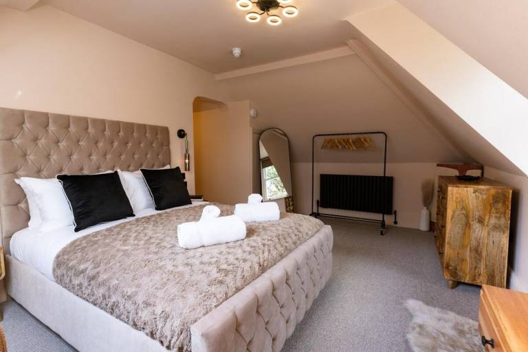 Longshaw - Relaxed Family 3 Bed Apt WiFi & Parking — photo 2
