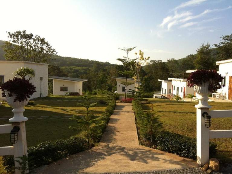 White Rock Resort Pakchong — photo 2