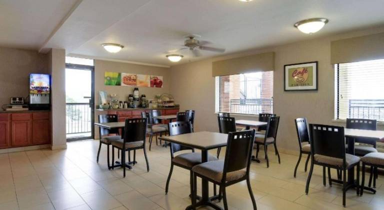 Quality Inn & Suites Clarksville — photo 4
