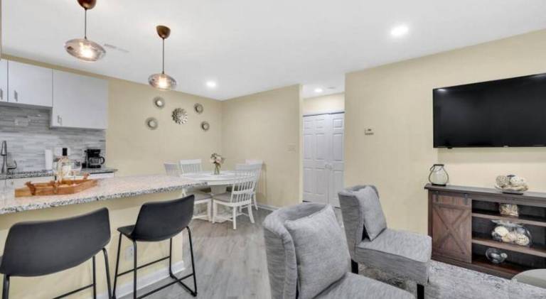 Charming vacation home | Pets allowed in Charlotte, NC