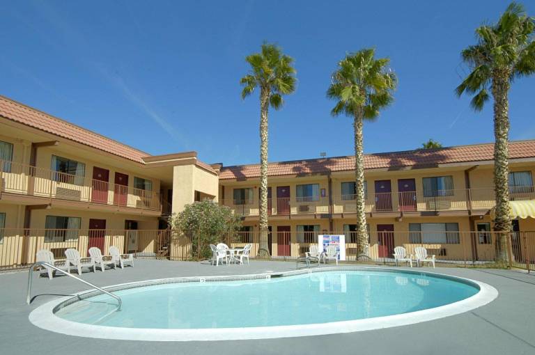 Days Inn by Wyndham Barstow — photo 5