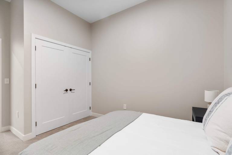 CozySuites OTR Downtown 2BR 2Bath w gym rooftop — photo 3