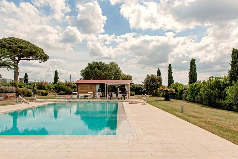 Villa with yard, fast internet & private pool | Garden view — photo 4