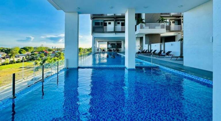 Apartment with pool — photo 3
