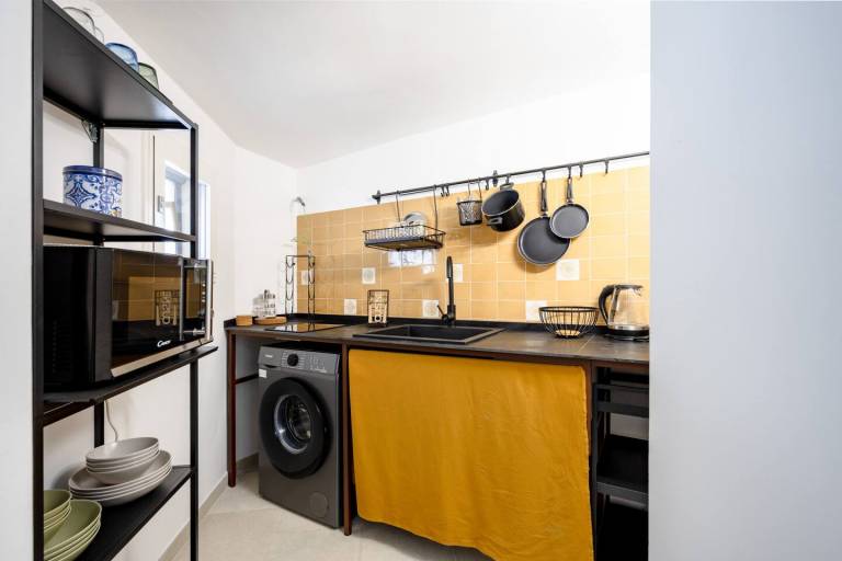 Holiday apartment with yard — photo 4