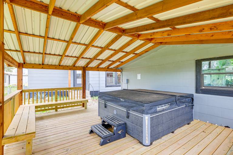 Deck, Hot Tub & Lake View: Brownwood Home! — photo 3