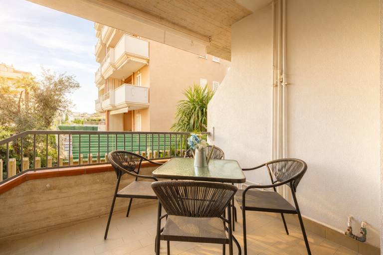 Holiday apartment with yard — photo 2