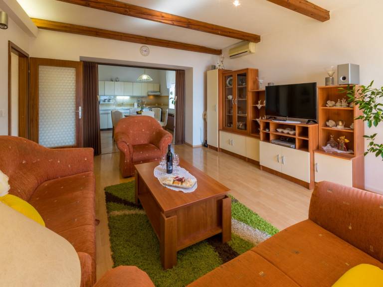 Apartment with grill & patio | Sea view — photo 5