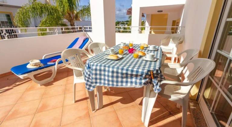 Fully equipped pleasant villa with pool, patio & grill | Pet-friendly — photo 4