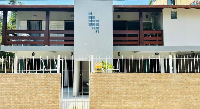 Holiday apartment with BBQ & garden in Florianópolis