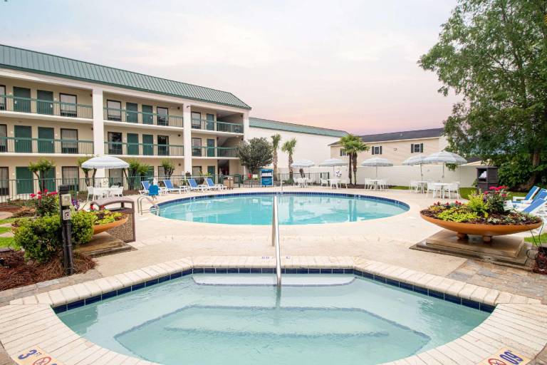 Econo Lodge Inn & Suites Foley-North Gulf Shores — photo 3