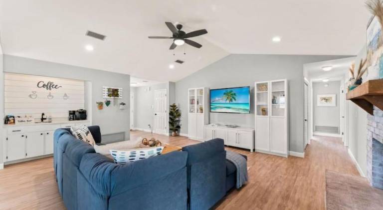 House with pool | Perfect for remote work | Pet-friendly — photo 2