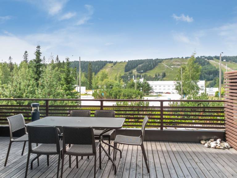 Vacation home with sauna & patio | Nature view — photo 2