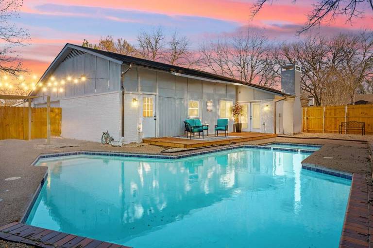 Haven House King Bed Backyard Pool — photo 5