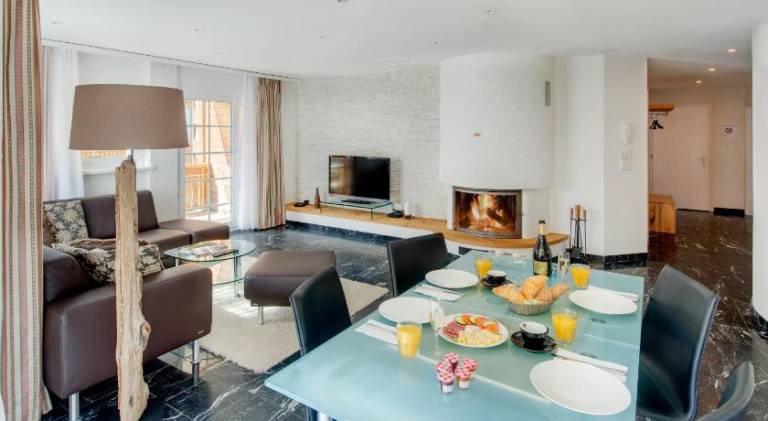 Beautiful holiday apartment with patio | Close to the ski | Suitable for remote work | Pets allowed in Saas Grund