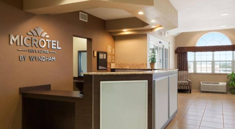 Microtel Inn & Suites by Wyndham Midland — photo 3