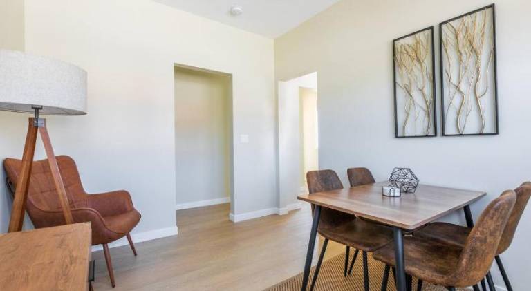 Cozy Sunny Brand-New Apt 1 Block From the Beach — photo 3