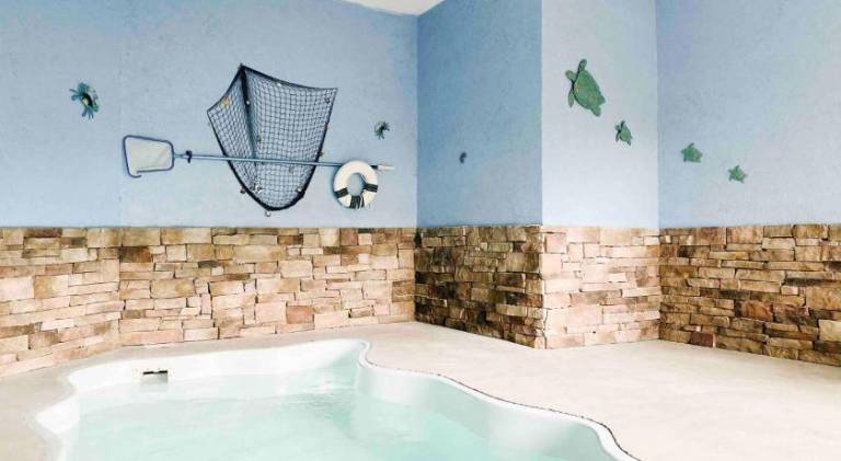 Splash of Moonshine -heated indoor pool, hot tub, arcade game room in Pigeon Forge, TN