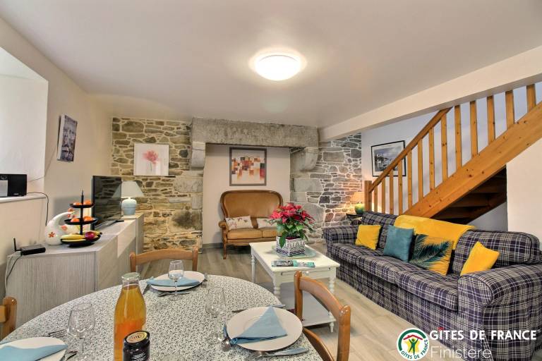Gite with BBQ, patio & garden in Quimper