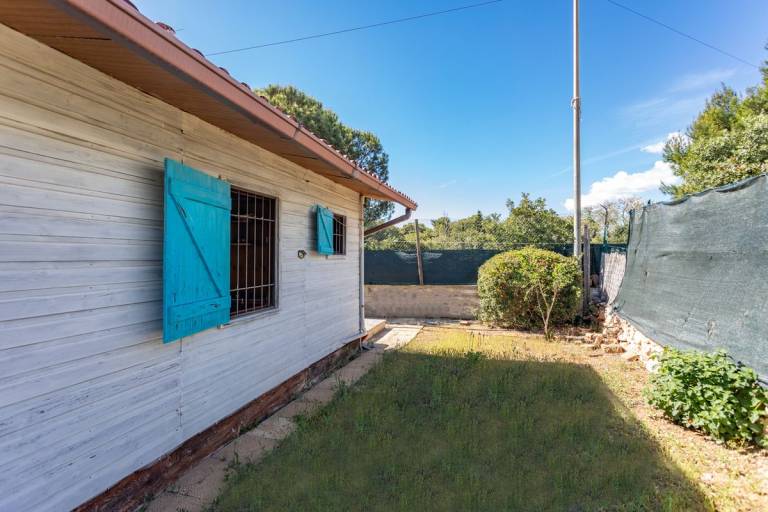 Family-oriented charming vacation home with barbecue & garden | Garden view | Pets allowed — photo 5