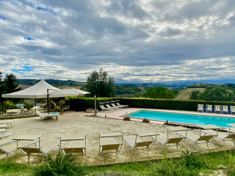 Family-friendly big vacation home with private pool, terrace & BBQ | Perfect for remote work | Pet-friendly — photo 5