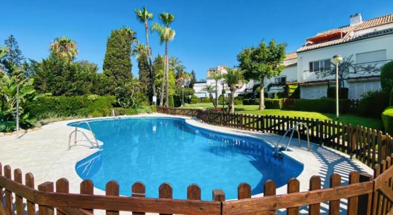 Vacation home with pool — photo 3