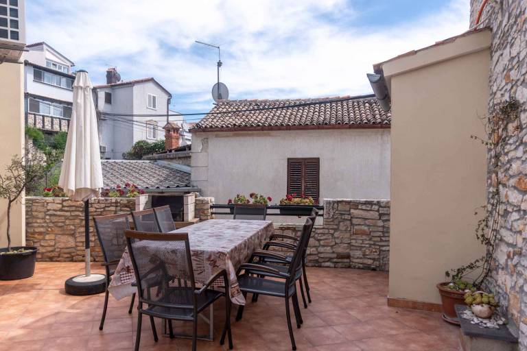 House with patio & barbecue — photo 2