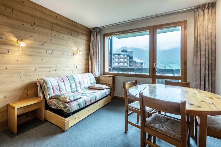 Apartment with 1 room for 5 persons in Les Belleville