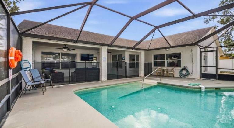 Spacious vacation home with pool | Pets allowed — photo 5