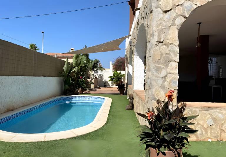 Villa  Aguilas