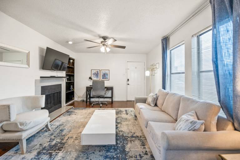 Family-friendly rental apartment with yard & pool | Dogs allowed — photo 3
