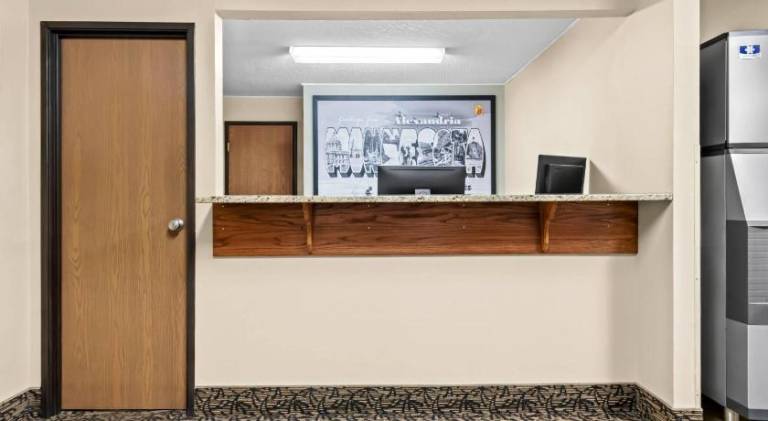 Super 8 By Wyndham Alexandria Mn — photo 3