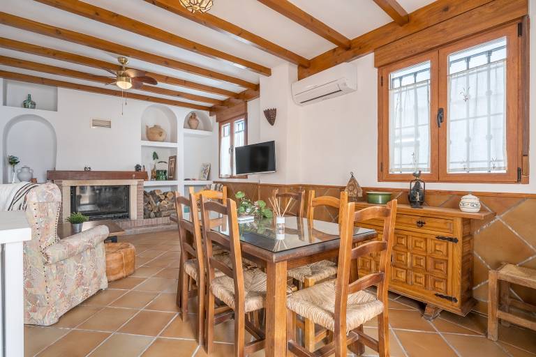 Vacation Home "El Valle Verde" with Mountain View, Private Terrace & Wi-Fi — photo 5