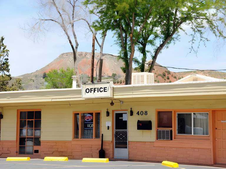 Rainbow Motel Hot Springs State Park Thermopolis — photo 3