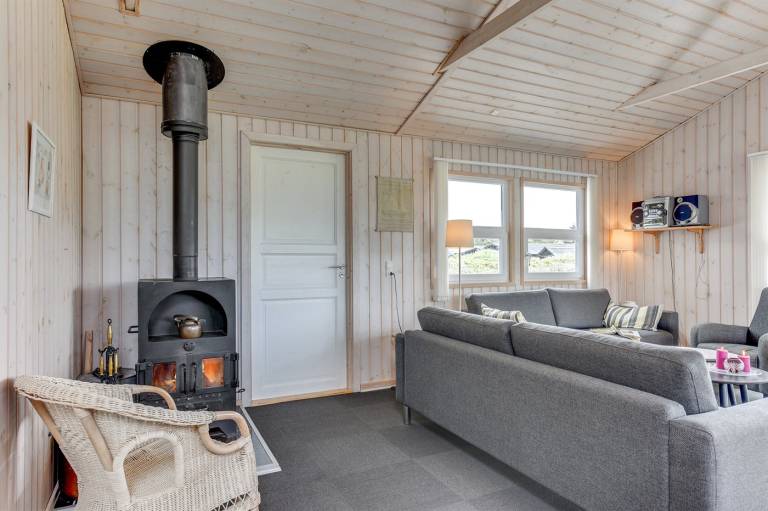 Vacation home with sauna, hot tub & patio — photo 4