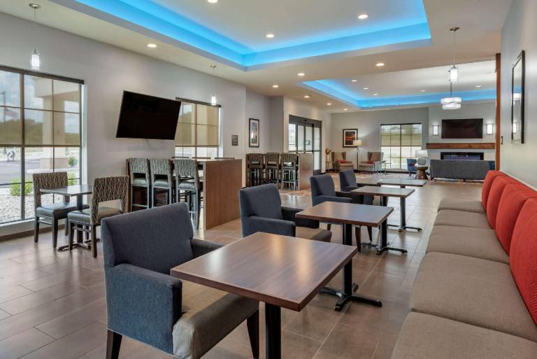 Comfort Suites Dry Ridge — photo 3