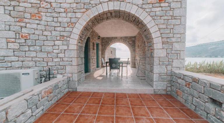 Holiday apartment with patio & garden — photo 4
