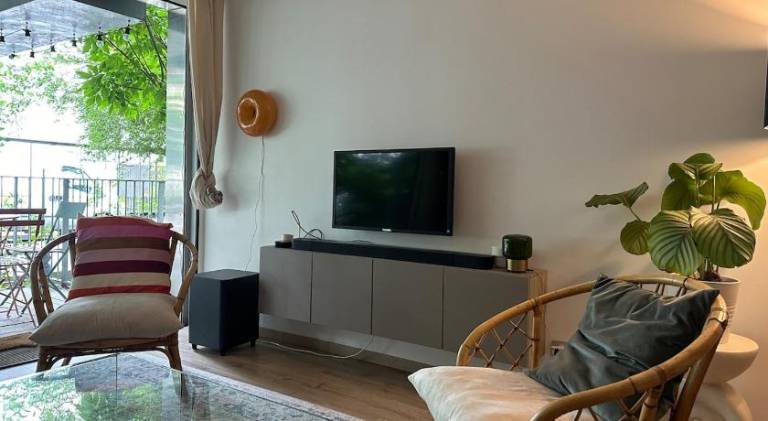 Fully equipped wonderful holiday apartment with patio | Next to Place des Quinconces | Perfect for remote work | Pet-friendly — photo 2