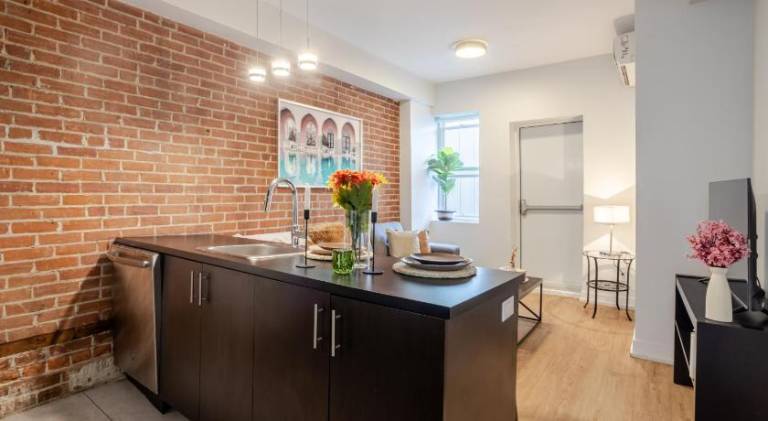 Central 2BDR Condo on Bishop-Vibe Central MTL — photo 2