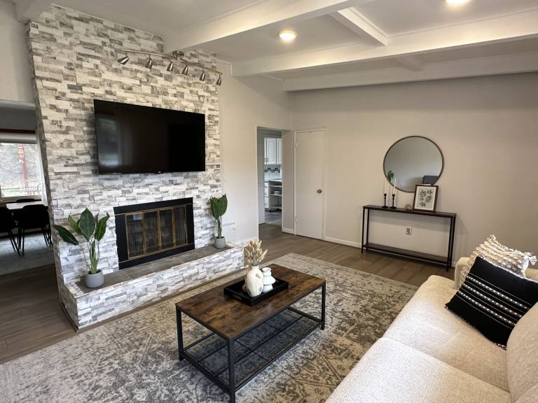Children-friendly house with yard | Pets are welcome in King of Prussia, PA