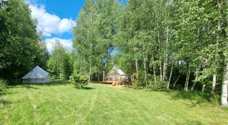 Lodge with terrace, yard & grill — photo 4
