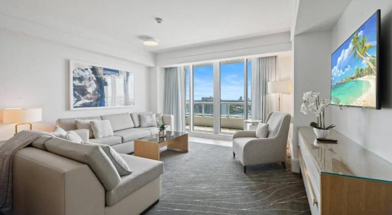 Beachfront Ritz-Carlton Luxury 1BR Residence — photo 2
