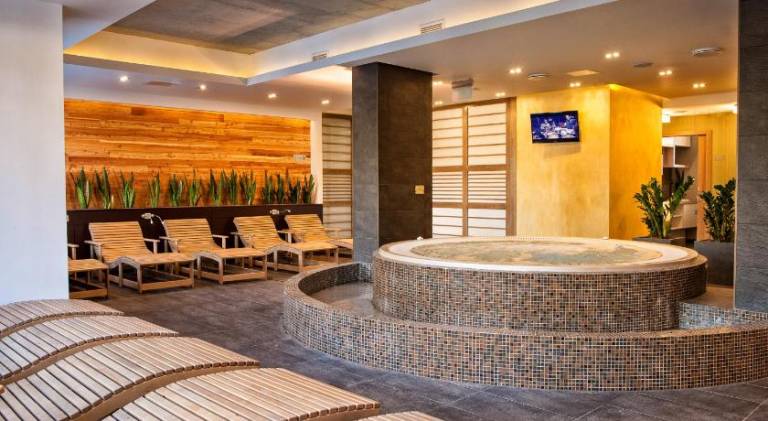 Bassiana Hotel es Etterem — photo 2