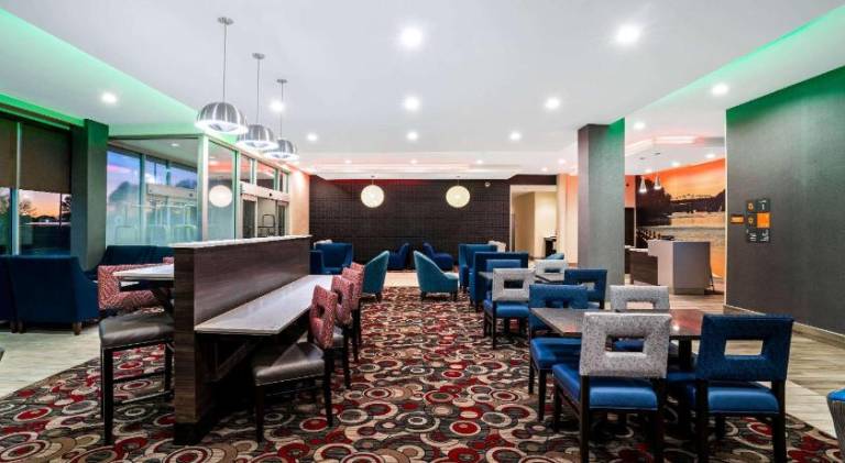 La Quinta Inn & Suites by Wyndham Tuscaloosa University — photo 4